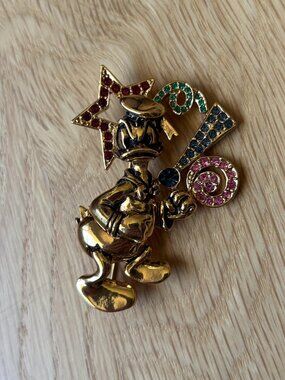 Donald Duck Pin